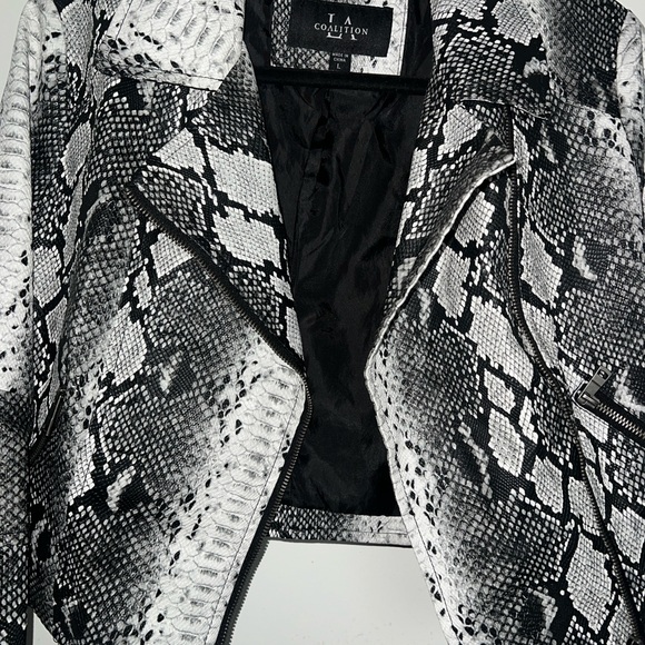 Chic Black and Gray Snake Print Leather Jacket - Picture 2 of 3